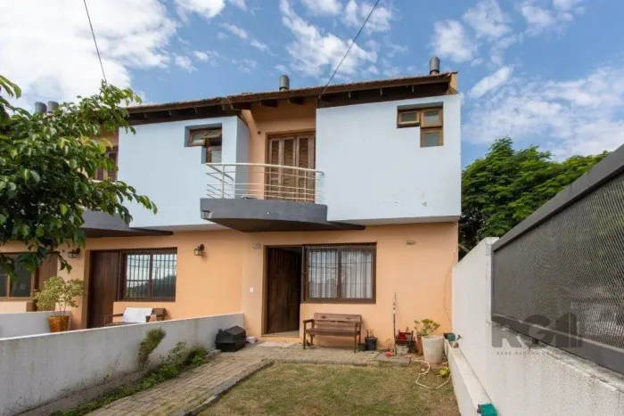 Excelente oportunidade de casa à venda em condomínio fechado no Reserva Guarujá, localizad