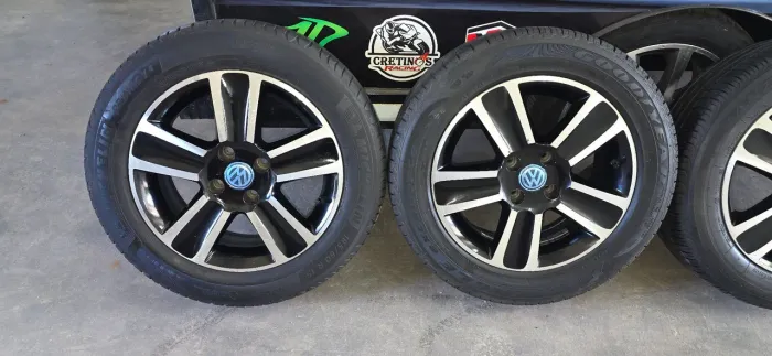 Jogo de rodas aro 15 Volkswagen Saveiro originais.