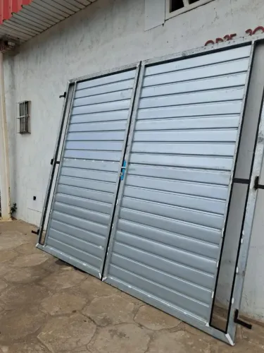 Portão novo galvanizado de duas para garagem de 2.10x2.50
