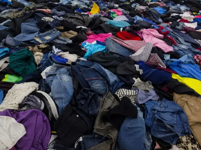 Lote de roupas para bazar