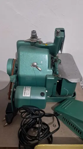 Máquina de Costura Overlock Semi-industrial