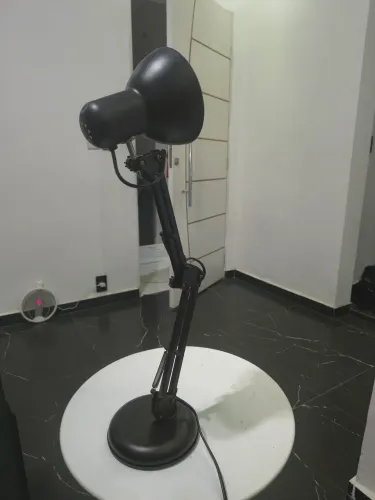 Luminária articulada de mesa