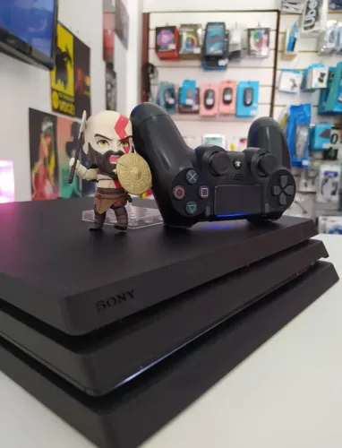 PS4 Pro 4K 1TB de Armazenamento - Aceitamos seu Usado