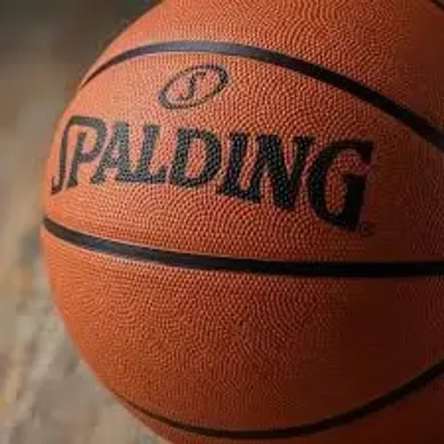 Bola de basquete spalding perfeita para jogar ao ar livre
