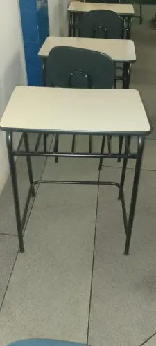 Mesas tipo escolares sem cadeiras 07 unidades