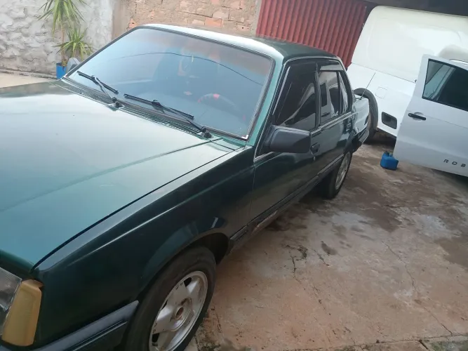 Chevrolet Monza GL 1.8 Efi/ SL/ L/ 650/barc. 2e4p (álcool) 1989