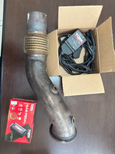 Downpipe, chip de potência e gás pedal