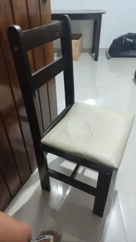 1 guarda roupa 6 portas con duas gavetas , 1 sofa retratil  , 1 mesa 4 cadeiras