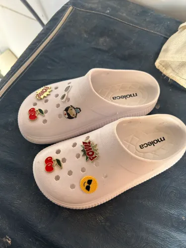 Vendo uma babucha branca numero 38