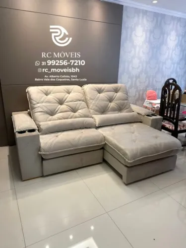 Sofá Retrátil Reclinável Cuiabá com Porta Copos D33 Molas Ensacadas - Aproveite!