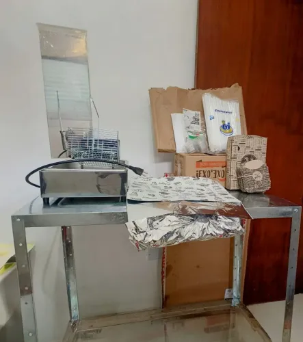 KIT HAMBÚRGUERIA COMPLETO - Fritadeira 5L + Mesa Aço + Embalagens Novas