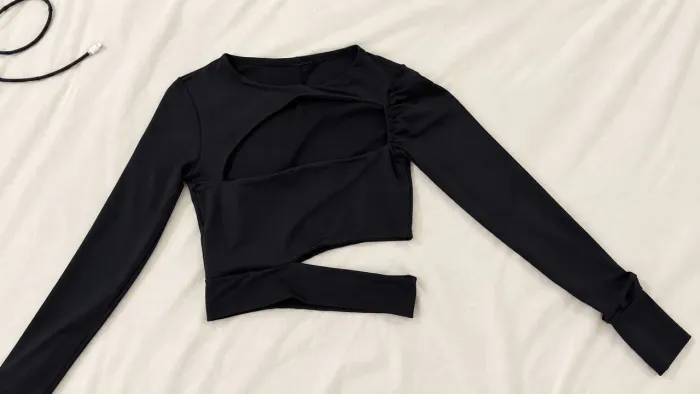 blusa cropped preta manga longa