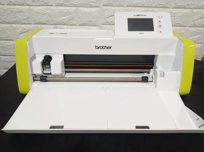 Máquina para recorte c/Scanner ScanNCut SDX85 110v - Brother CX 1 UN