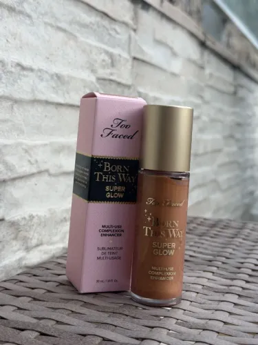 Super Glow Iluminador Too Faced