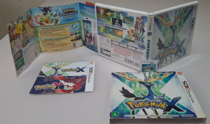 Pokemon X Nintendo 3DS impecável com caixa + luva + encartes + manuais