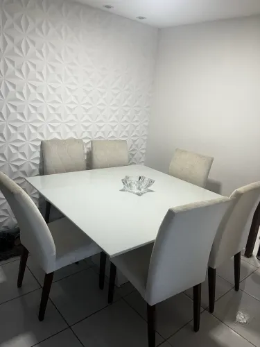 Mesa com 6 cadeiras