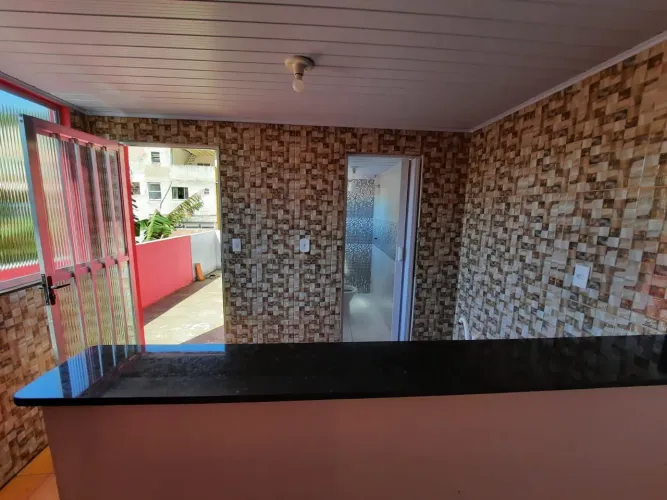 Alugo casa em Itacuruça.
