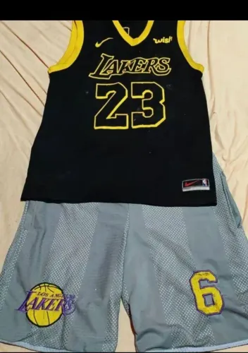 Camiseta e bermuda de Basquete por 60 reais