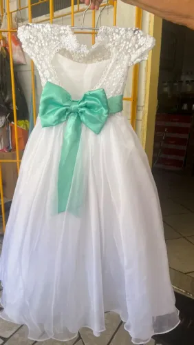 Vestido Infantil Branco com Renda e Laço Verde - 4 a 5 Anos