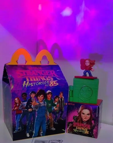 Coleção kit Stranger Things Histórias De 85 McDonald's - Caixa + Boneca Max