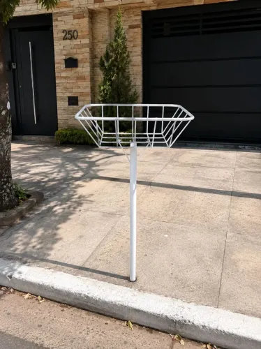 Lixeira Para Calçada Reforçada de Chumbar Pintura Eletrostática Branca