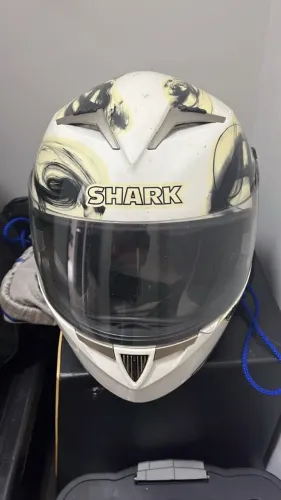 Capacete Shark S900 Glow, modelo integral (fechado), tamanho L (59-60).