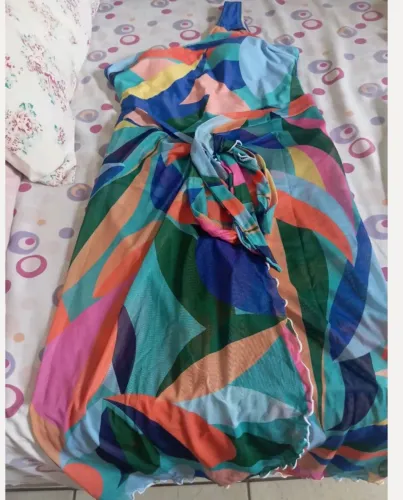 Vendo maio com saída de banho em tule, semi novo.
