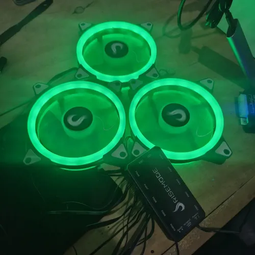 3 Fans ARGB 6pinos + Controladora