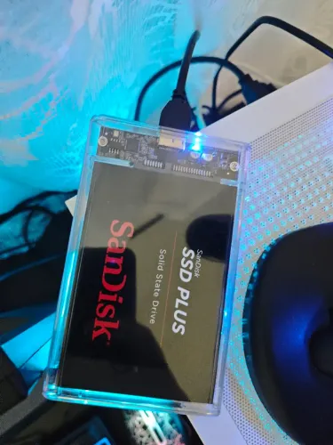 SanDisk SSD PLUS  240gb com case para uso interno/externo. PC, Ps4, PS5 e etc. 