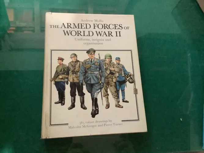 The Armed Forces of World War II: Uniforms, Insignia and Organisation, de Andrew Mollo