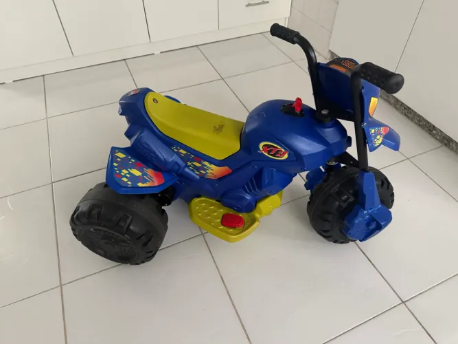Moto elétrica infantil