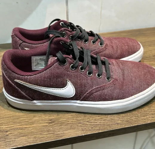 tenis nike feminino vinho sb check