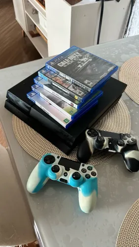 Ps4 slim 500GB 2 controle e 5 jogos