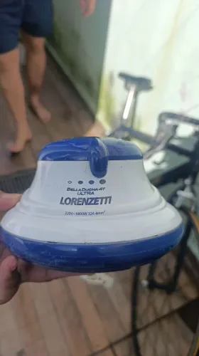 Chuveiro Lorenzetti azul e branco