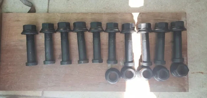 Parafuso de Roda com Porca para Caminhão