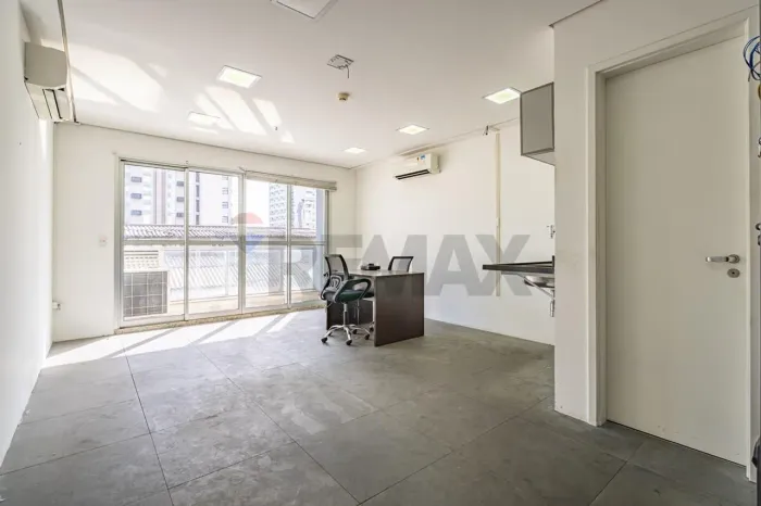 Sala Comercial à venda na Barra Funda  32m², 1 Vaga | Av. Marquês de São Vicente