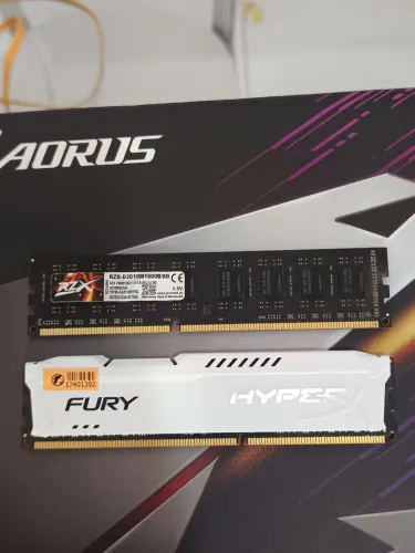 Kit com 2 Memórias HyperX 8GB DDR3 (16GB no total)