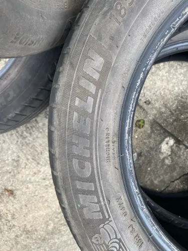 Pneus 185/60 r15 Michelan em ótimo estado 