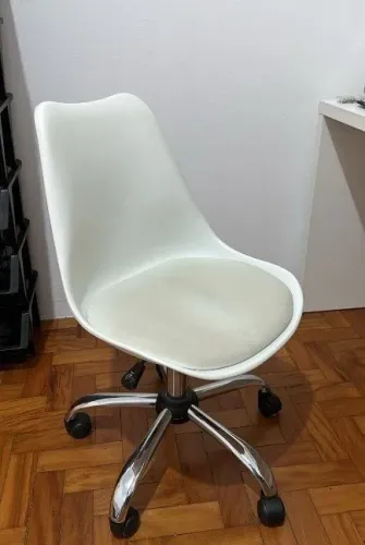 Cadeira Giratória Tok&Stok Branca Cromada - Home Office