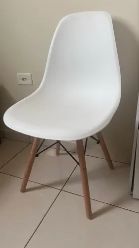 VENDO - 1 Cadeira Branca NOVA, confortável para mesa de escritório ou sala.