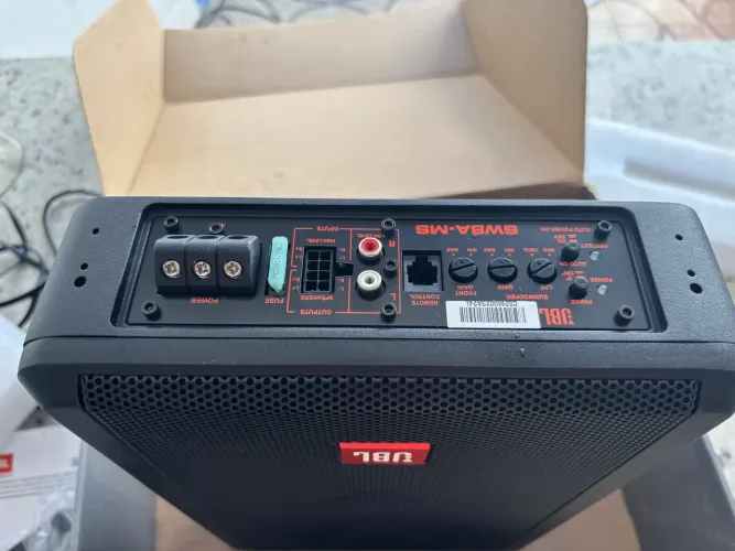 Subwoofer JBL SW8A-MS 8? Amplificado 400W RMS Completo