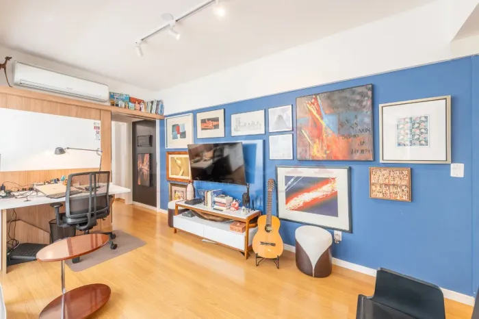 Apartamento à venda no Bom Fim, Porto Alegre-RS: 1 quarto, 1 sala, 1 banheiro, 1 vaga de g