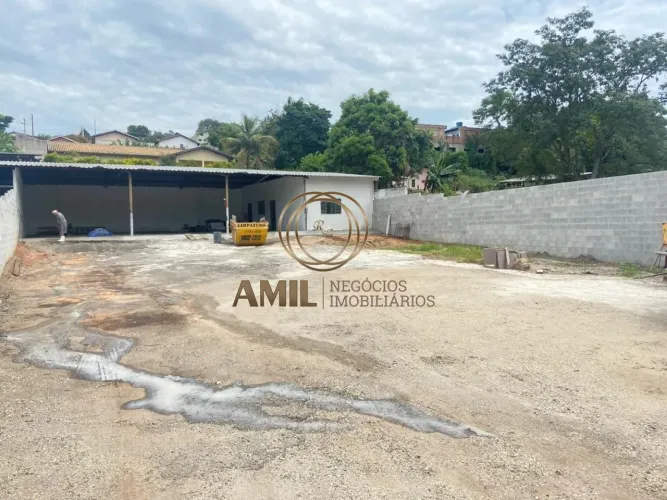 Aluguel de Ponto Comercial em Campos Elíseos - Taubaté 700m², 1 Sala, 2 Banheiros, 7 Vagas