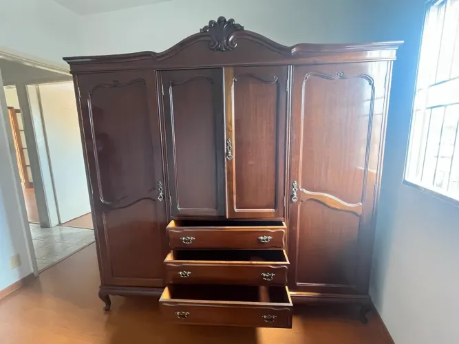 Guarda roupa colonial