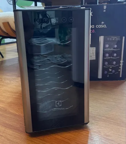 Adega Electrolux 6 garrafas