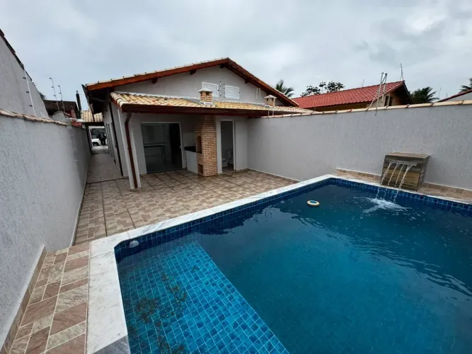 Casa nova com piscina para venda com 2 quartos em Jardim Grandesp - Itanhaém - SP