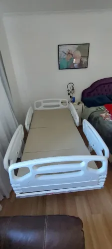 Cama hospitalar elétrica regulável