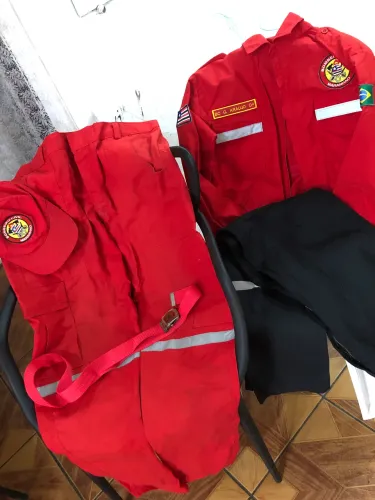 Vendo roupa de bombeiro civil (promoção)