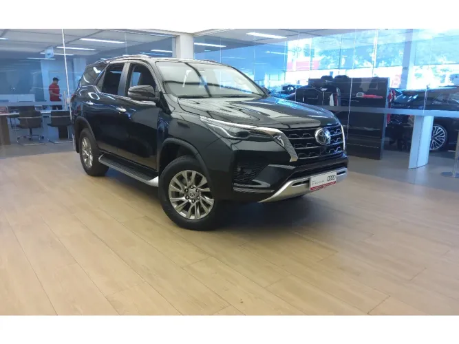 Toyota Hilux SW4 SRX 4X4 2.8 TDI 16V Dies. Aut. 2024