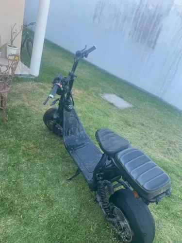 Vendo Scooter Elétrica X11 em bom estado, ideal para uso urbano e lazer.